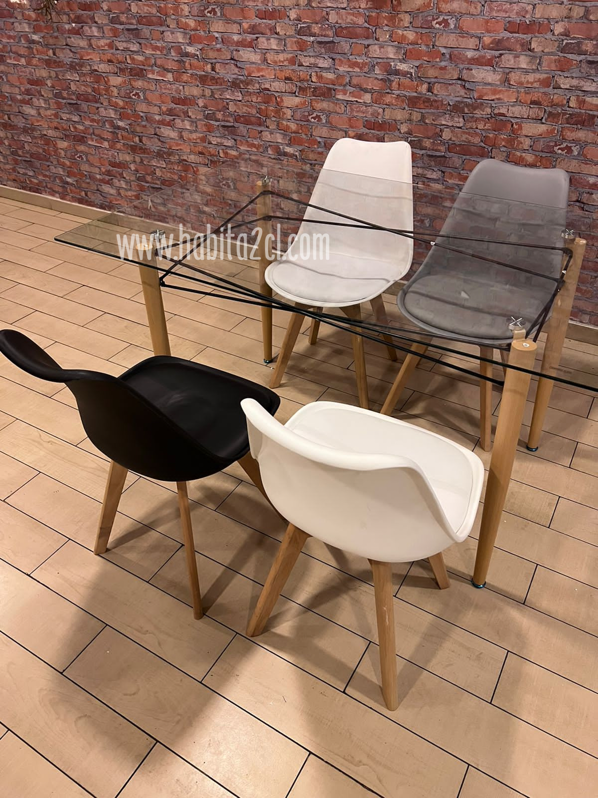 Comedor Charles Tulip